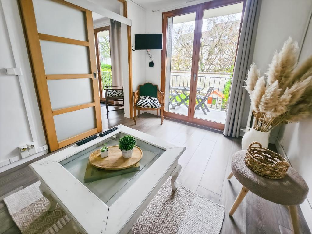 Et opholdsområde på Appartement Chaleureux, Jardin Privé, Centre ville
