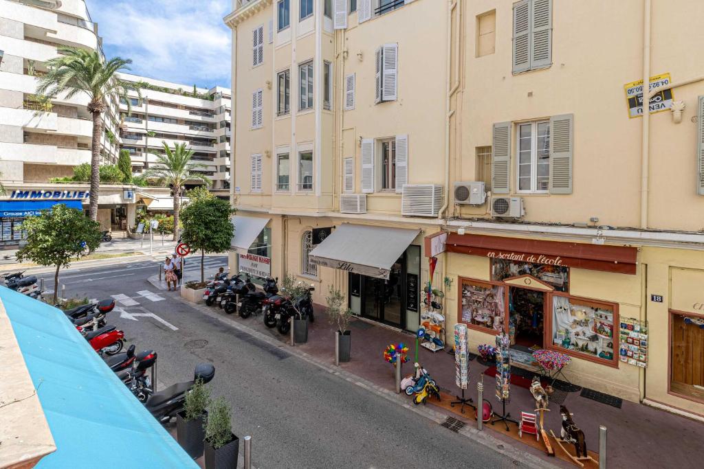 Beautiful apartment, next to Croisette Gray Albion