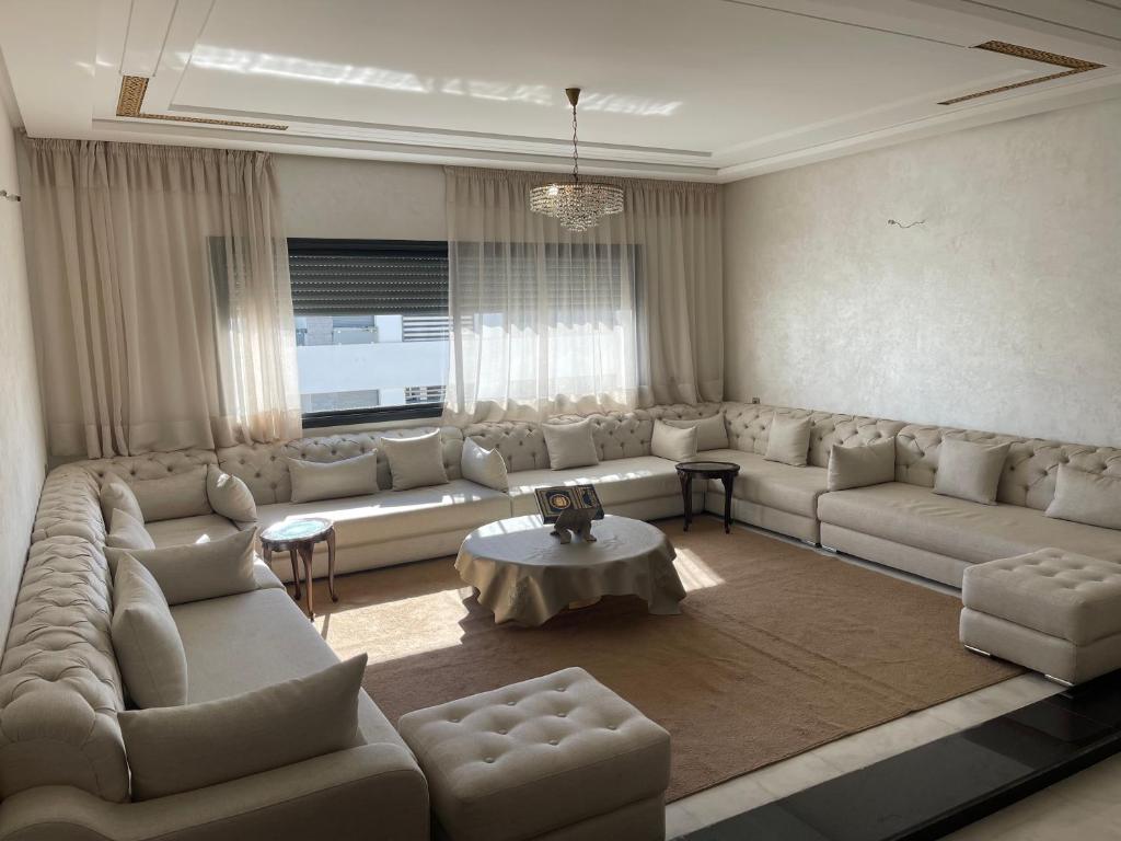 Χώρος καθιστικού στο Le cosy du champs de course