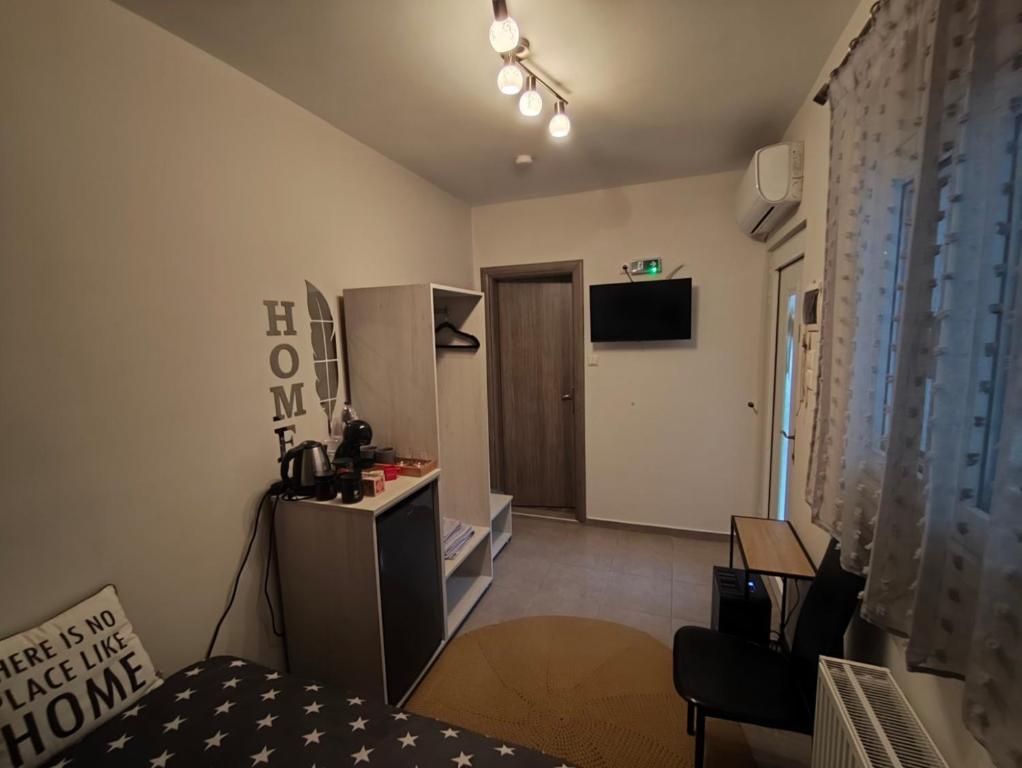 Μια τηλεόραση ή/και κέντρο ψυχαγωγίας στο Giorgos studio Trikala