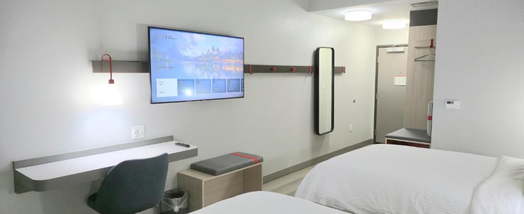 avid hotels - Kalamazoo East by IHG photo