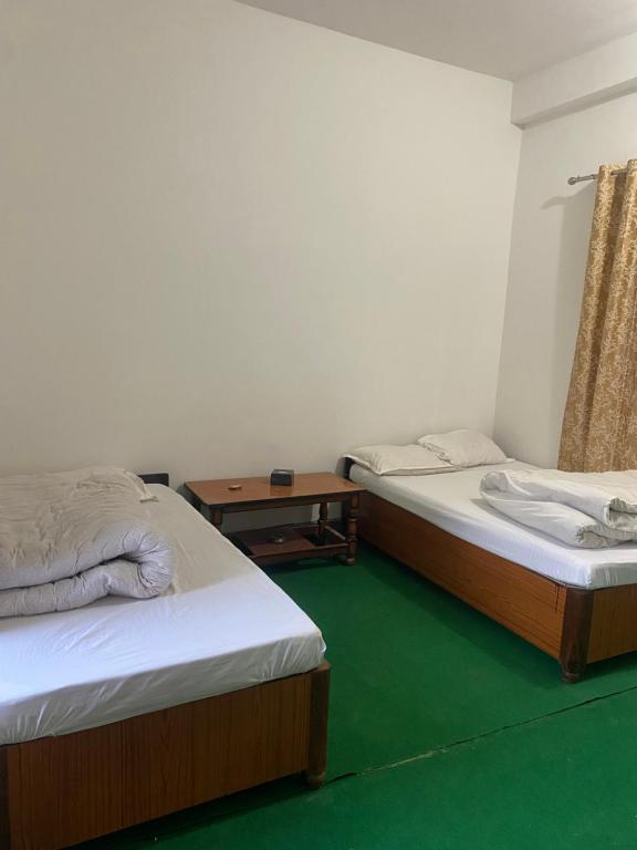 Postel nebo postele na pokoji v ubytování Hotel Bajhang