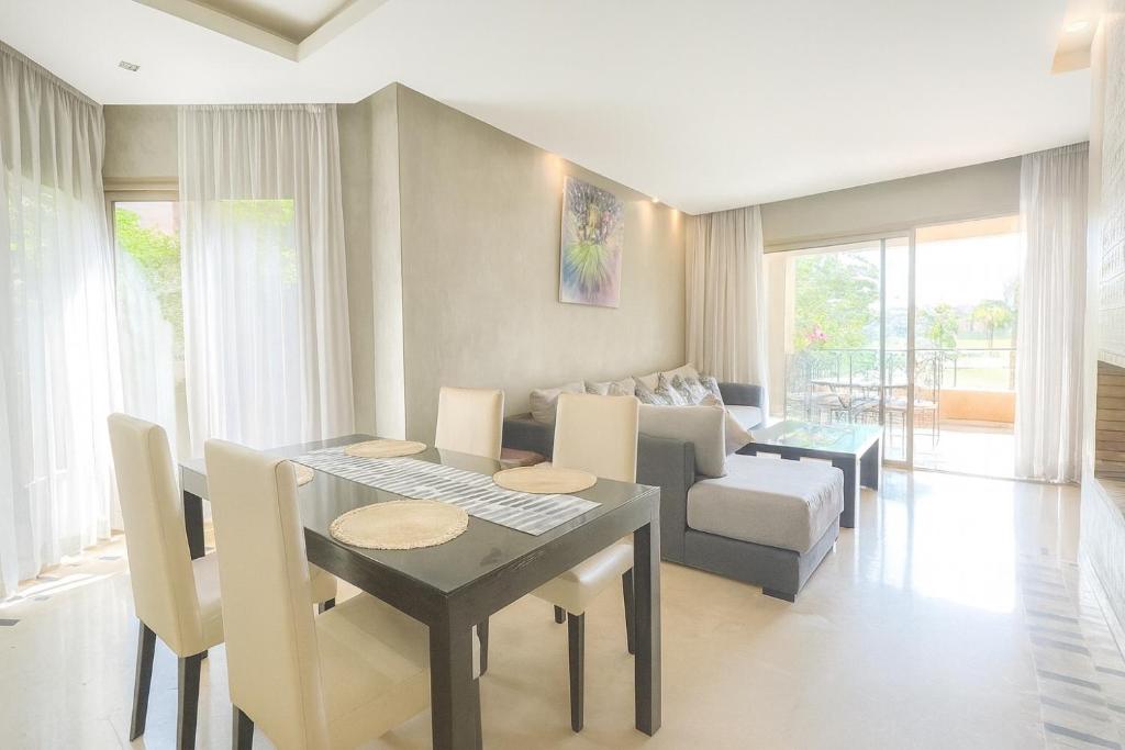 Χώρος καθιστικού στο Marrakech Golf City PRESTIGIA