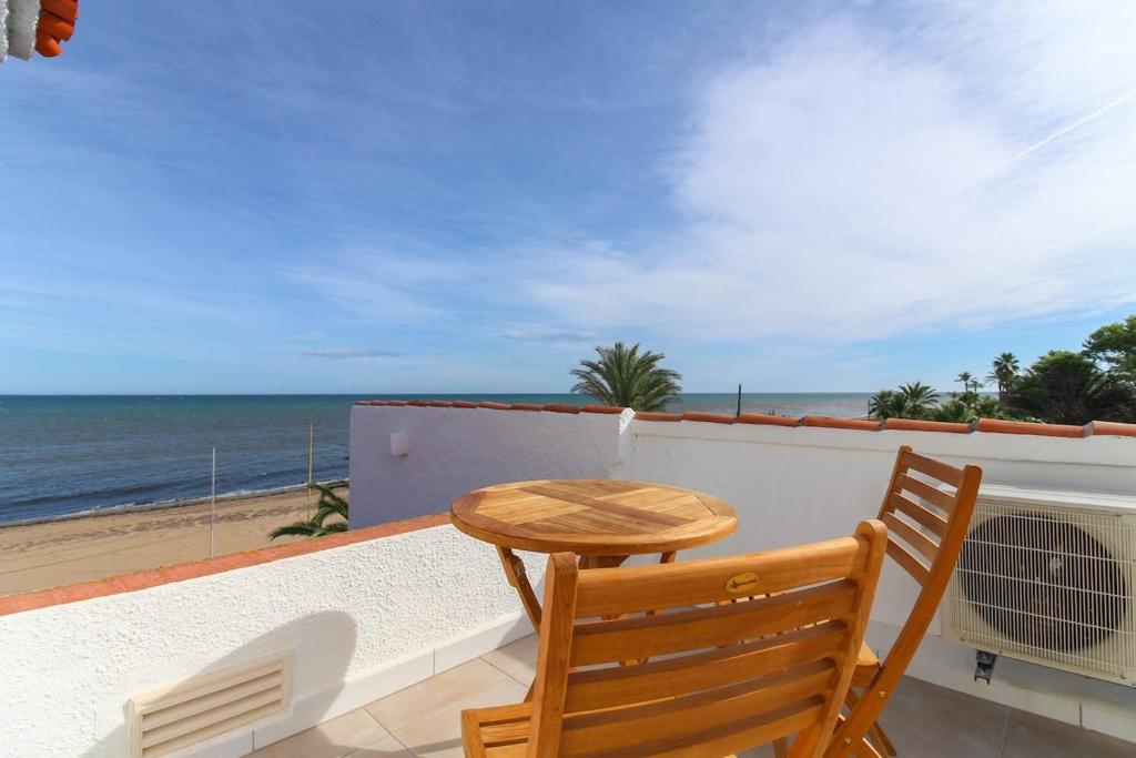 Casa Ained — 4-Bed Beachfront Luxury Villa with Private Pool in Dénia
