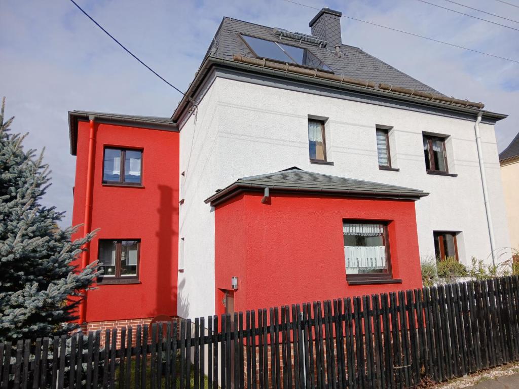 Το κτήριο όπου στεγάζεται  το διαμέρισμα