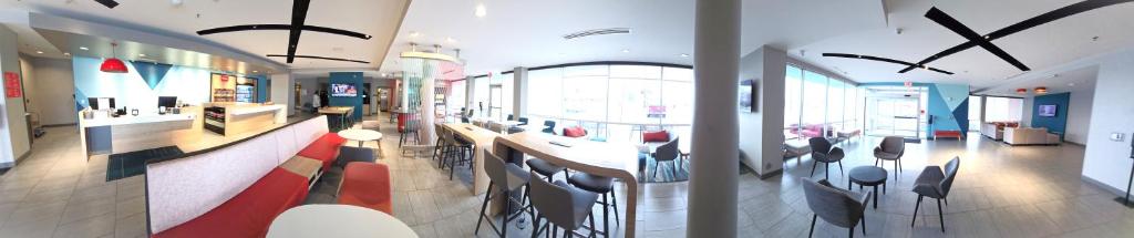 avid hotels - Kalamazoo East by IHG photo
