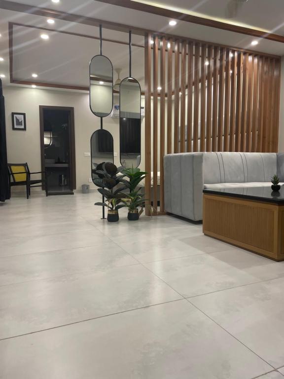 Χώρος καθιστικού στο Serenity Residence Mirpur