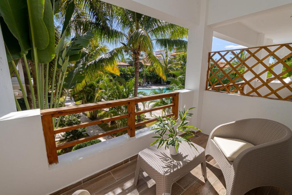 En balkon eller terrasse på Luxury 1BR Oasis Paraiso Residence Bayahibe