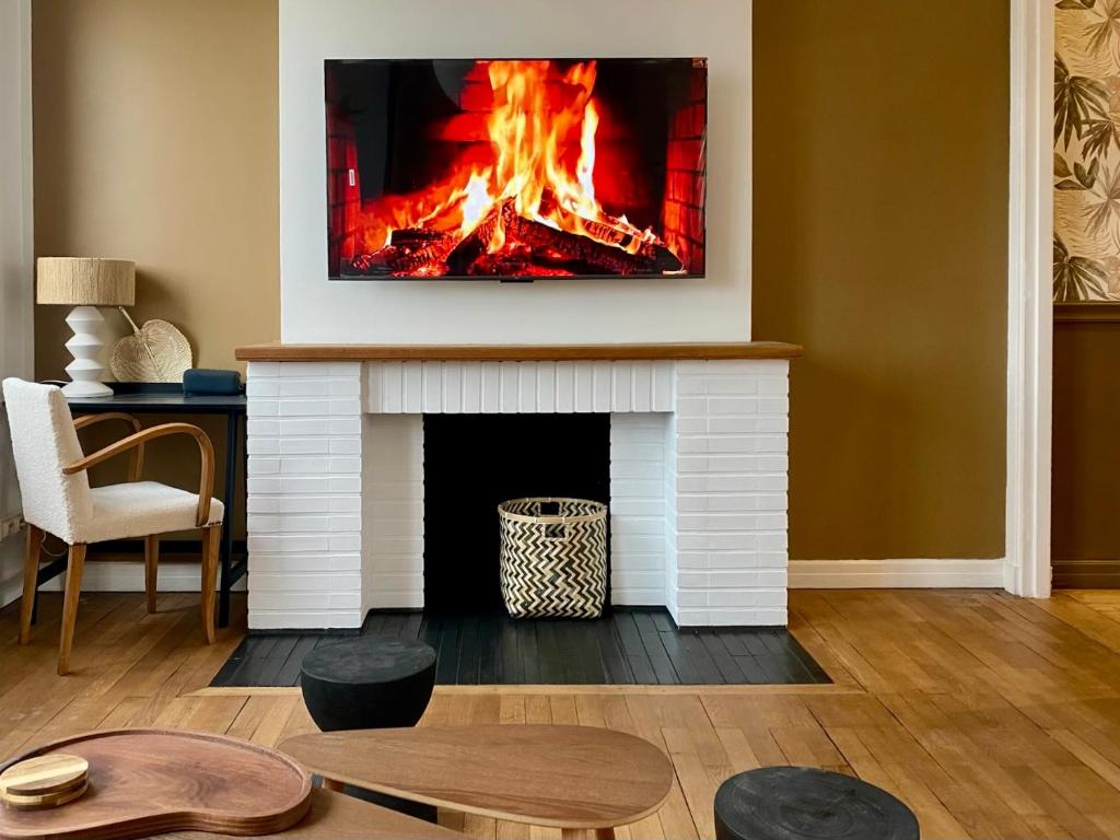 TV a/nebo společenská místnost v ubytování Appartement cosy en centre-ville
