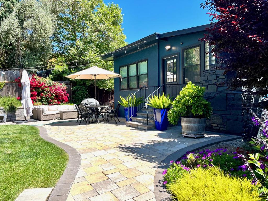 Κήπος έξω από το Hot Tub Bright Modern steps to downtown