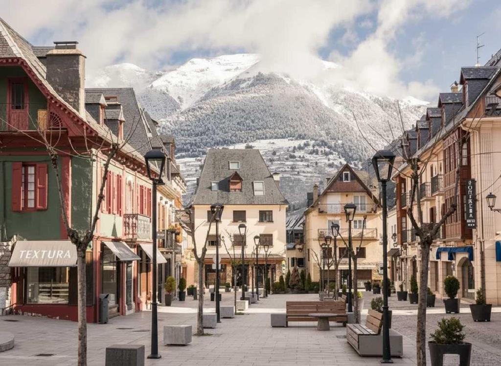 En generel udsigt til bjerge eller udsigt til bjerge taget fra lejligheden
