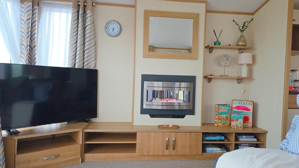 Μια τηλεόραση ή/και κέντρο ψυχαγωγίας στο 17 Ruby Atlas Monreith