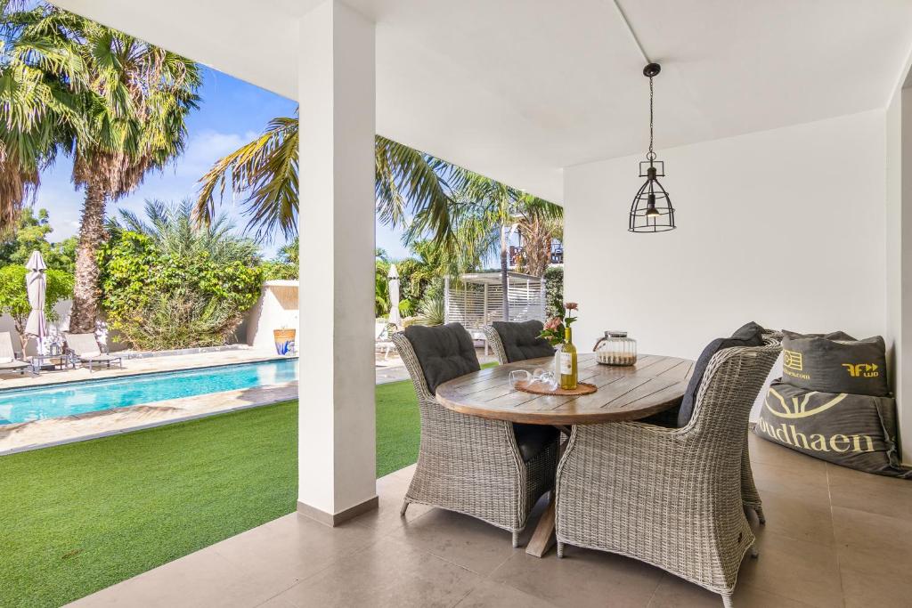 Snapshot of Private Beach Luxury Apartments With Garden Bar