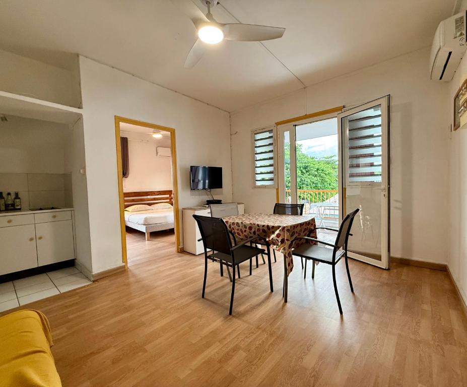a living room with a dining room table and chairs at JSG Locations in Sainte-Anne