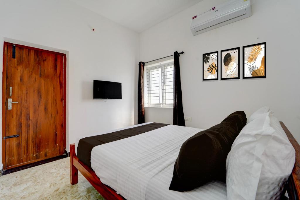 Voodi või voodid majutusasutuse Hotel O Muthalipalayam Bus Stand Coimbatore Formerly Haven Stays toas