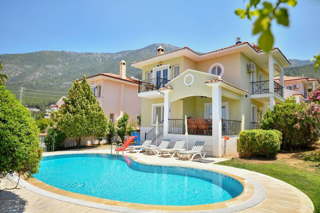 a house with a swimming pool in front of it at Villa Rosetta in Cedit