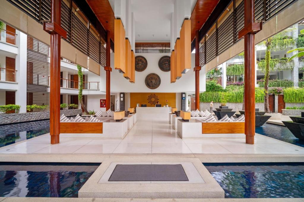 Гостиная зона в Stylish 2BR Resort Condo with Seaview Surin