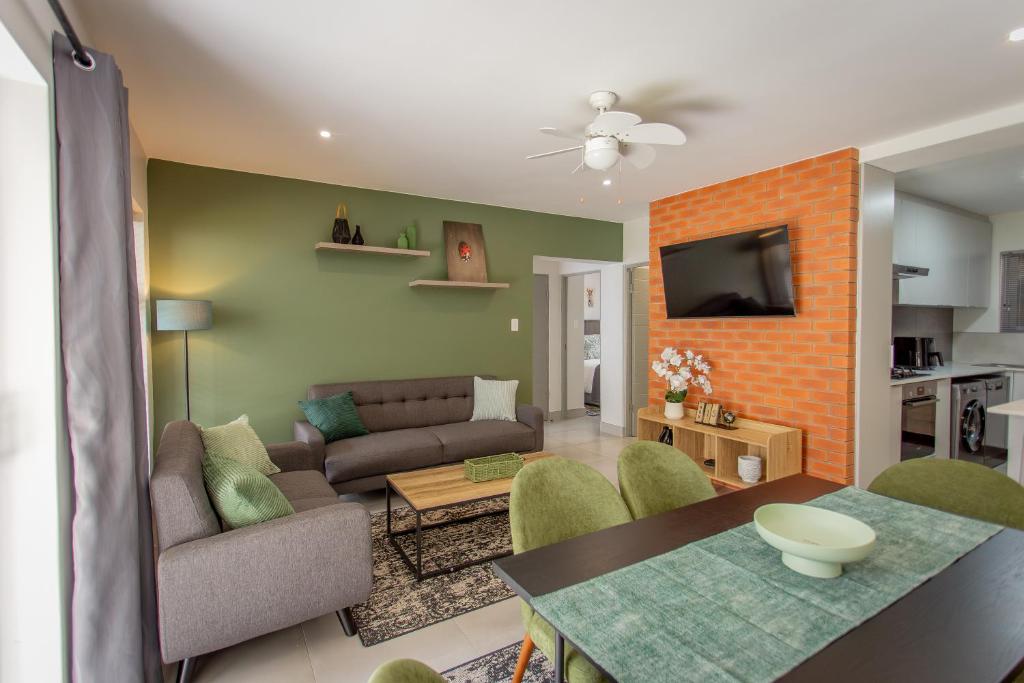 Et tv og/eller underholdning på Luxury York Retreat - Apartment 34