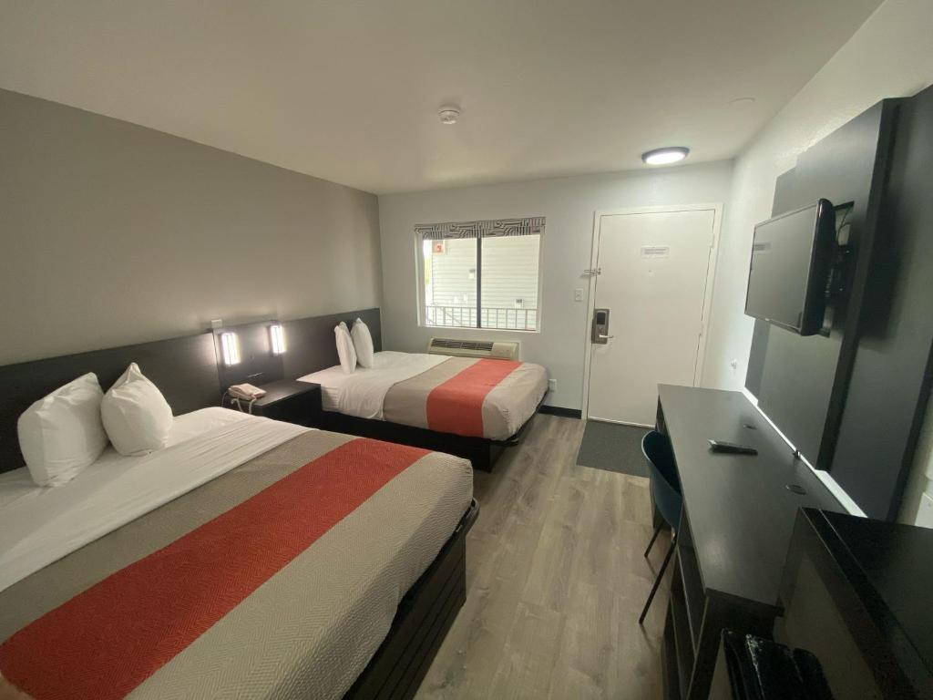 Motel 6-Windsor Locks, CT - Hartford - 豪华四人间