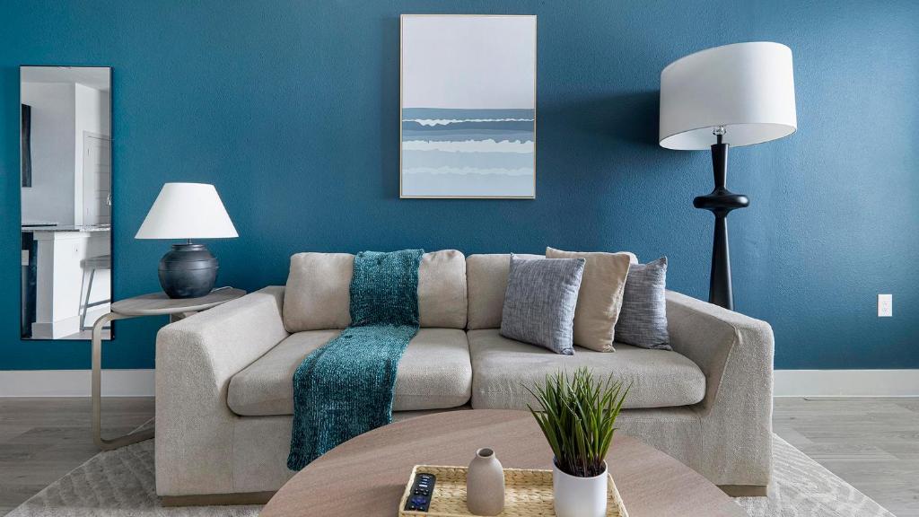 Khu vực ghế ngồi tại Landing at Eighty One10