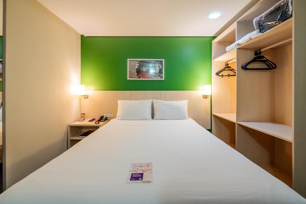 Postel nebo postele na pokoji v ubytování ibis Styles Belem Batista Campos