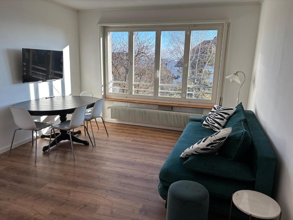 Apartment Lali Peseux, Neuchatel - 1 BR lake and Alps view - Housity