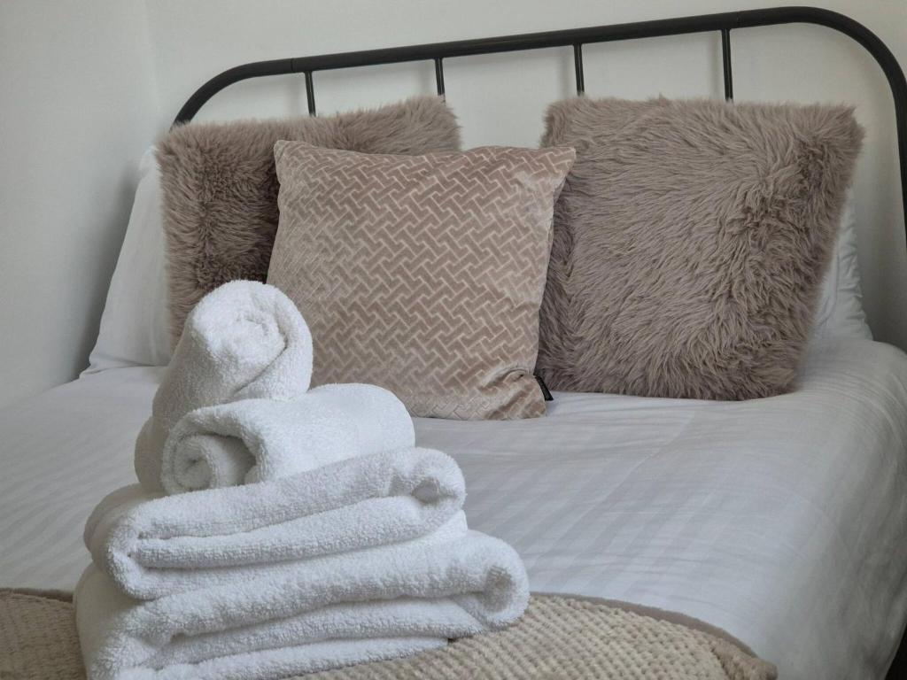 Ένα ή περισσότερα κρεβάτια σε δωμάτιο στο Central Portsmouth Studio - Self-Catering, Free Wi-Fi #2