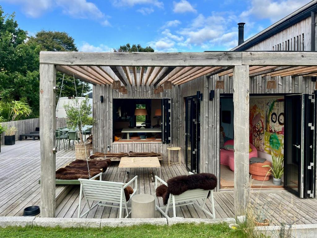 Aed väljaspool majutusasutust Nordic Architecture With Room For The Whole Family