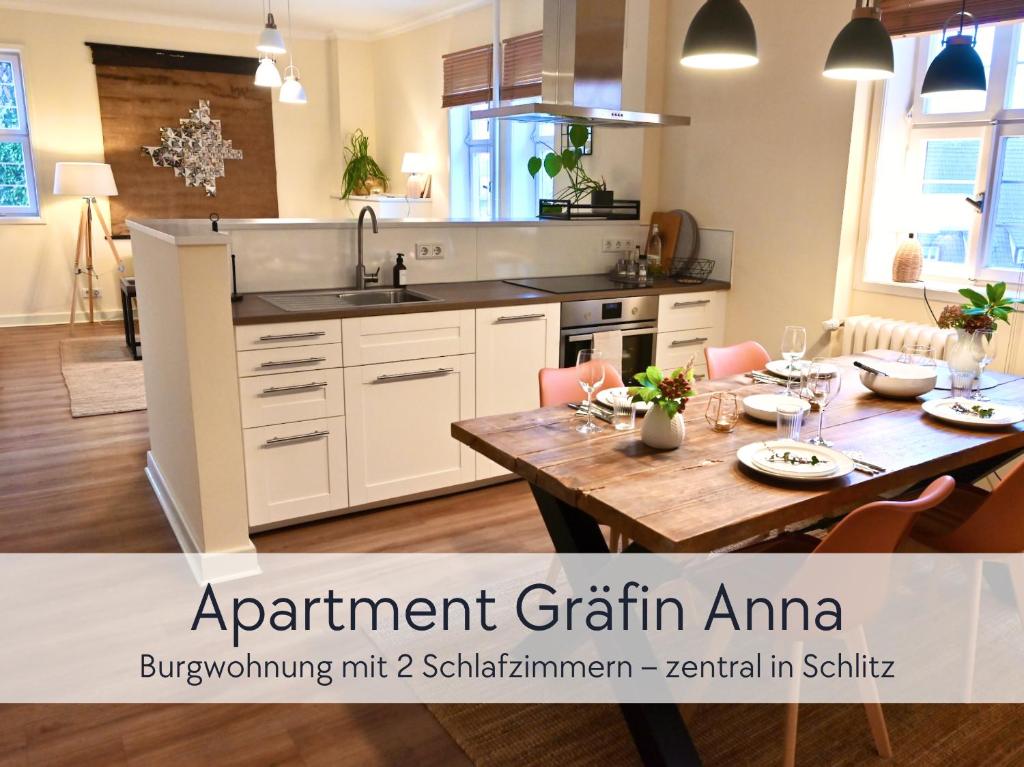 Η κουζίνα ή μικρή κουζίνα στο GRÄFIN ANNA - Design-Apartment mit 2 Schlafzimmer - in der historischen Hinterburg Schlitz - mit Aufzug, Parkplatz & Garten - Hunde willkommen