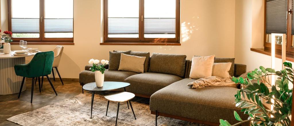 a living room with a couch and a table at Spalter EINSER - Luxury Apartments & Ferienwohnungen in Spalt
