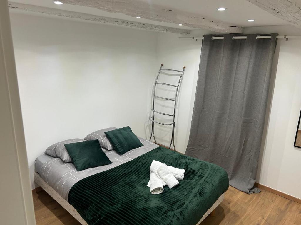 Ένα ή περισσότερα κρεβάτια σε δωμάτιο στο Cosy home