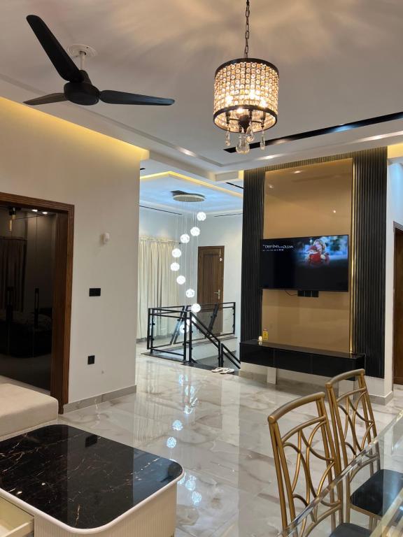 TV/trung tâm giải trí tại Villa Noir