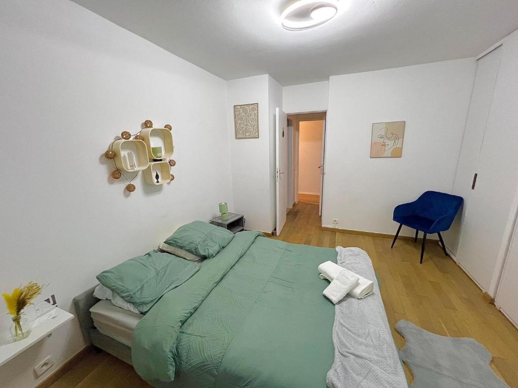 Ένα ή περισσότερα κρεβάτια σε δωμάτιο στο Chambre Rivage, Paris, Créteil Soleil, Lac