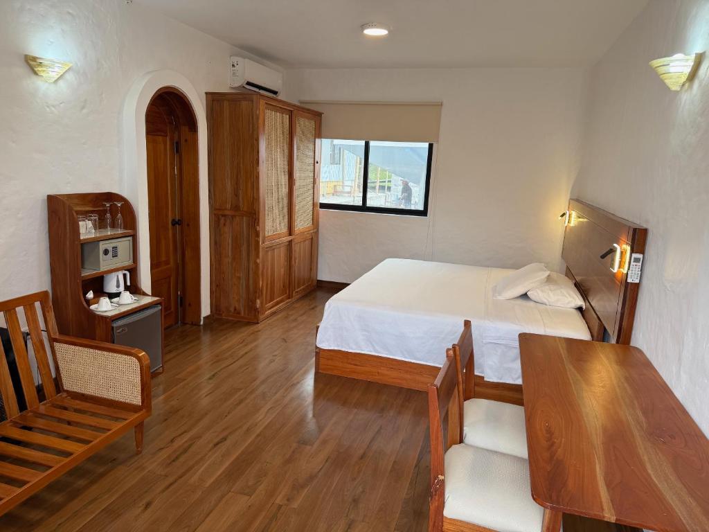 En eller flere senge i et værelse på Galapagos Yes