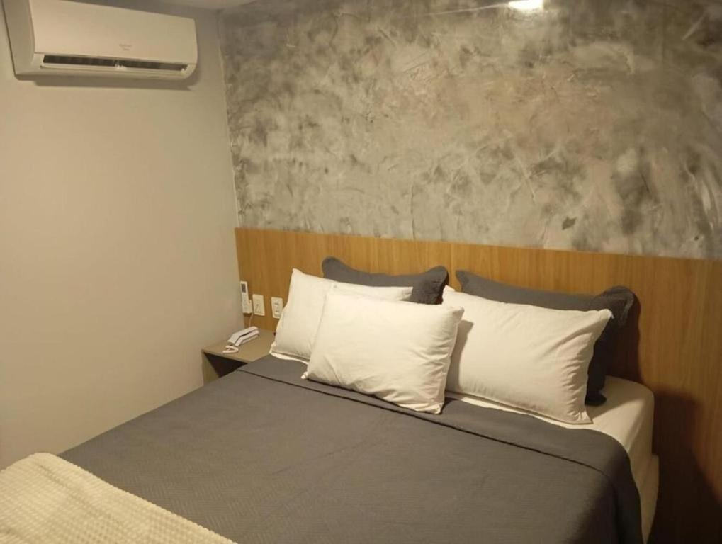 Giường trong phòng chung tại Melhores Flats - Excelente, pertinho do mar