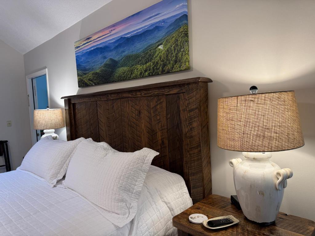 Ένα ή περισσότερα κρεβάτια σε δωμάτιο στο Oak Street Inn