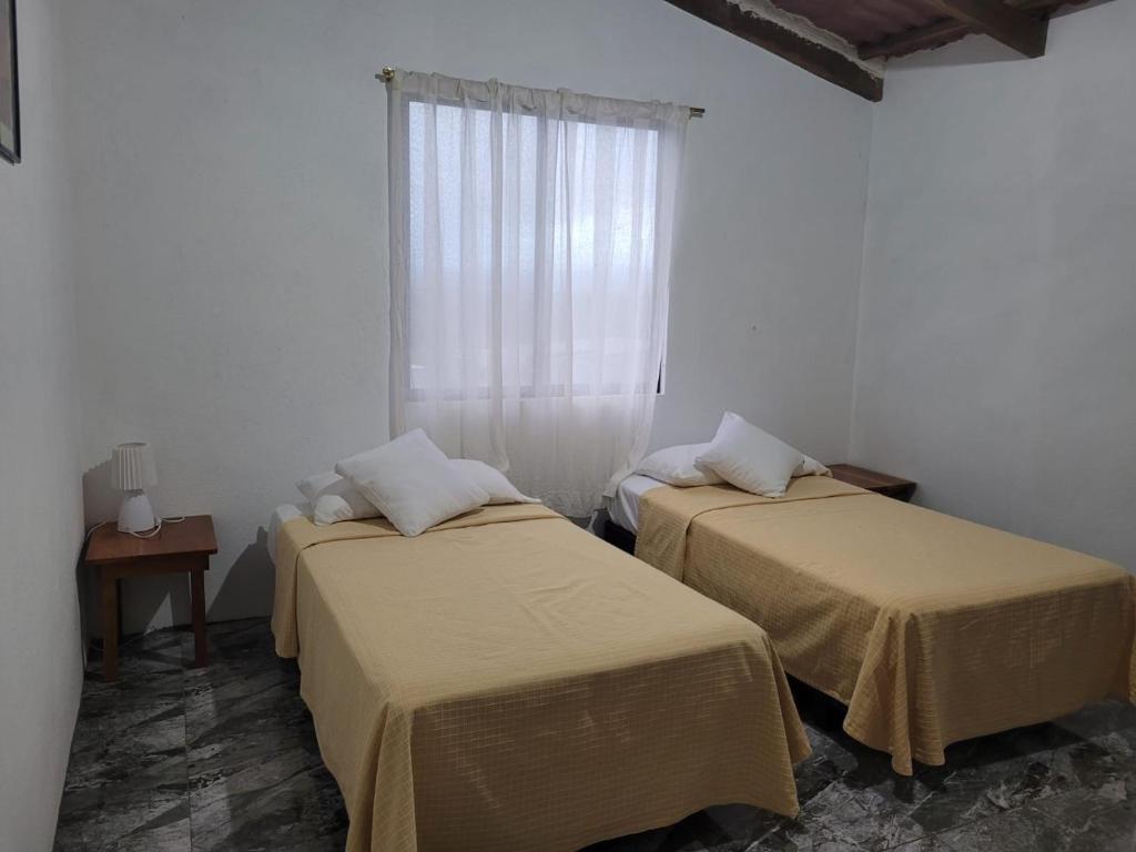 Giường trong phòng chung tại Luisa Rodriguez