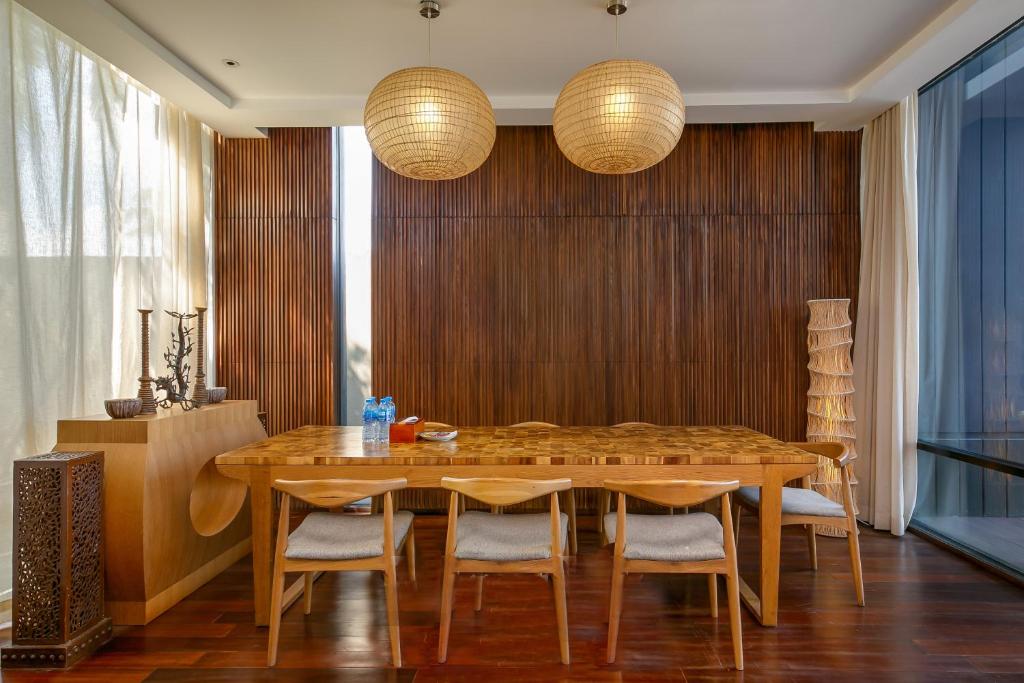 Biệt Thự - Trước Biển