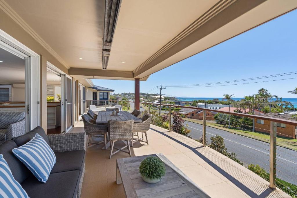 Балкон или терраса в Beachfront Luxury - Games Room & Beach Essentials!