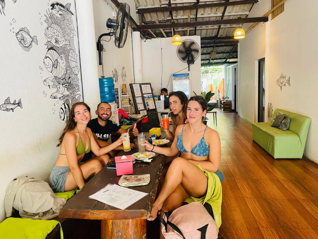 Επισκέπτες που μένουν στο Chalok Hostel