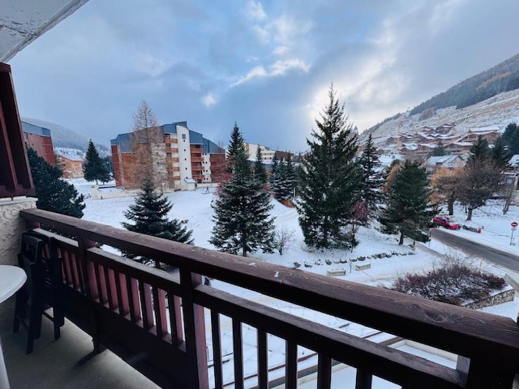 Studio lumineux aux 2 Alpes, balcon sud, parking