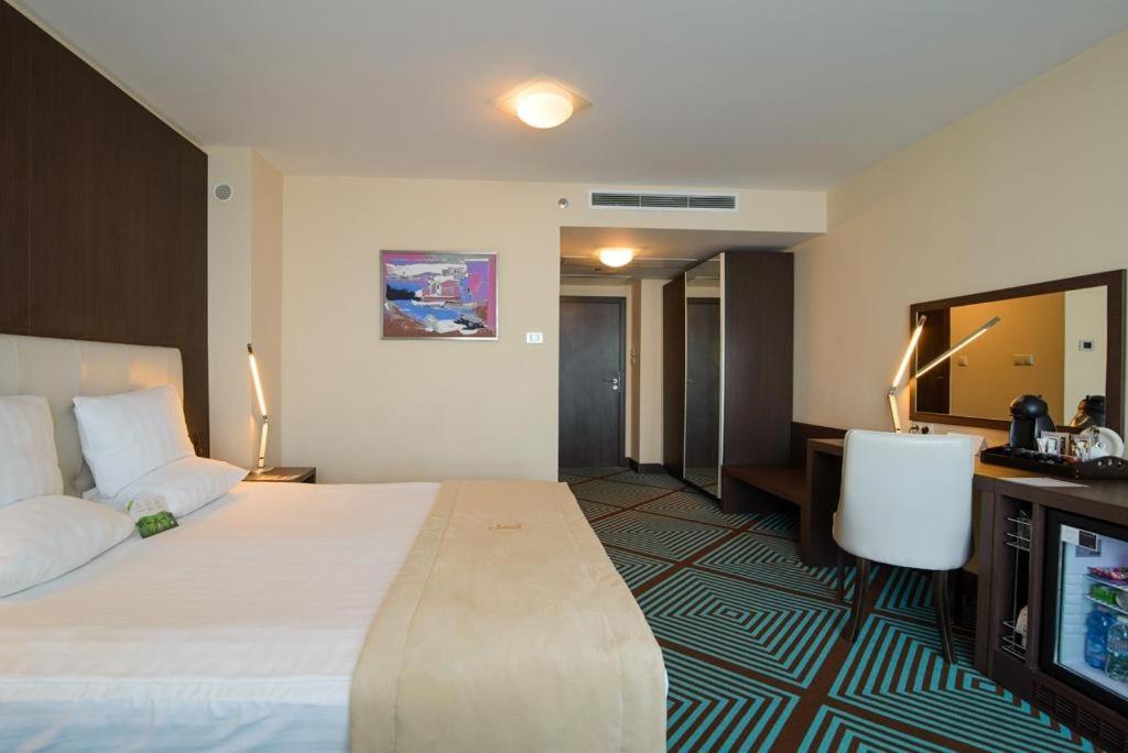 Executive Room with Balcony and Executive Lounge Access - Wellness package