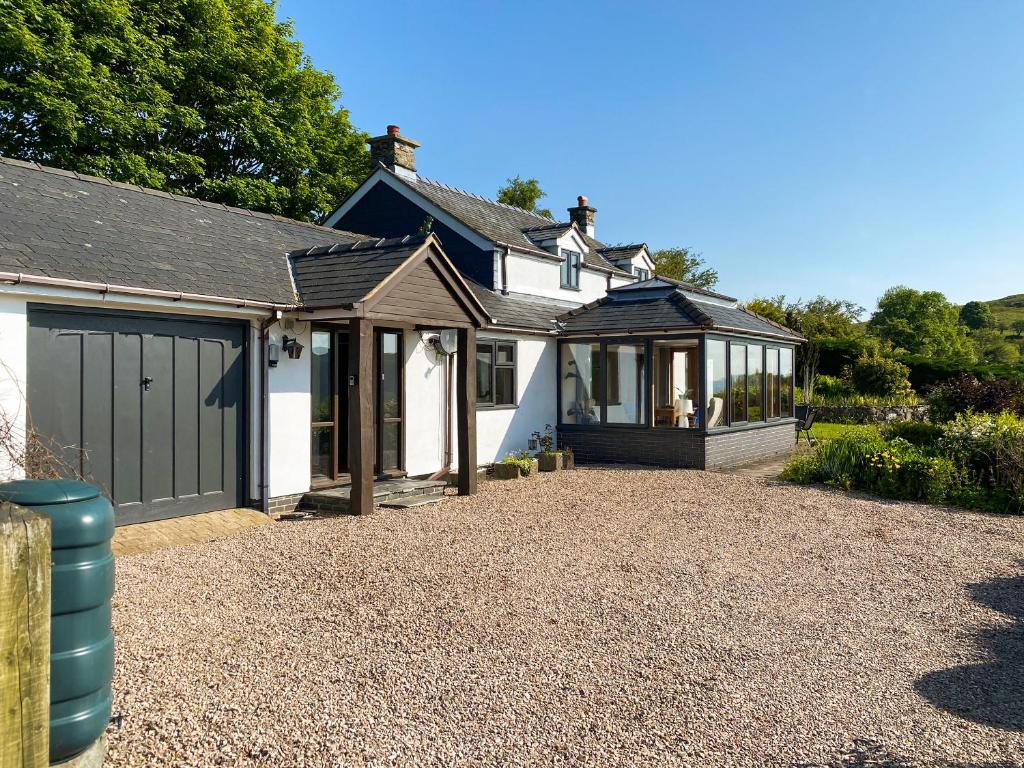 Το κτήριο όπου στεγάζεται  η παραθεριστική κατοικία