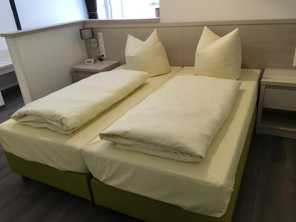 Postel nebo postele na pokoji v ubytování Hotel Fürsteneck