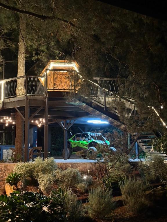 a green car parked under a bridge at night at Axtra Glamping in Tapalpa