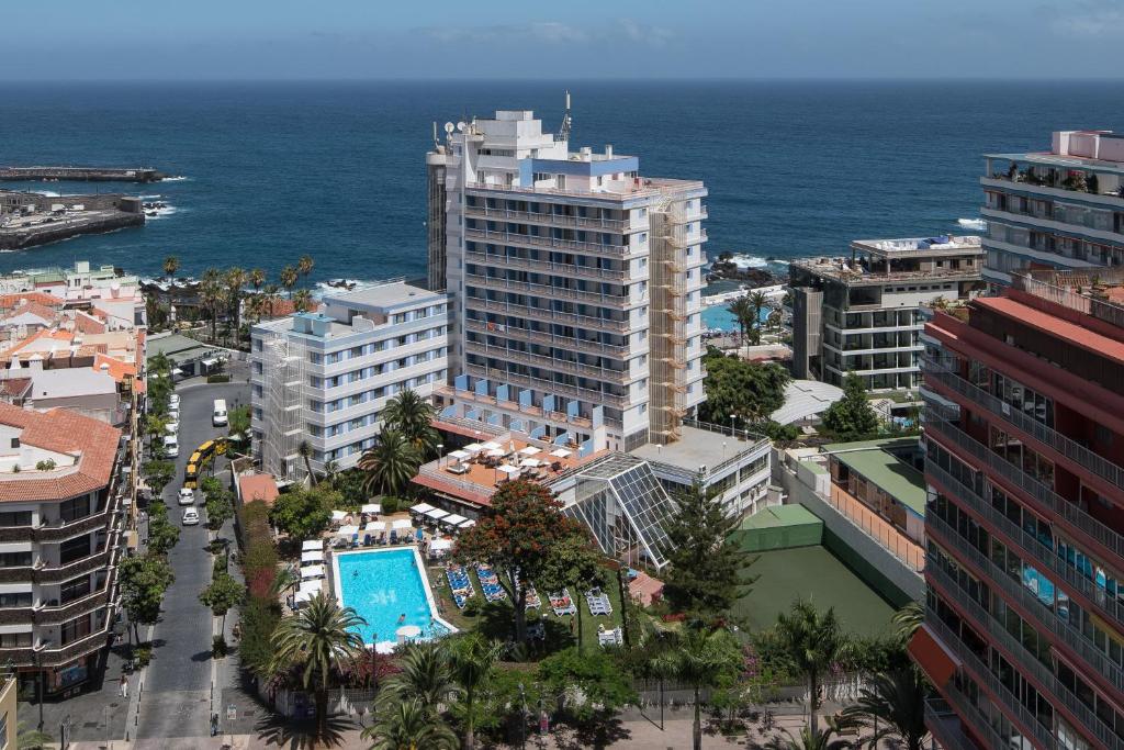 Vue générale sur la mer ou vue sur la mer prise depuis l'hôtel