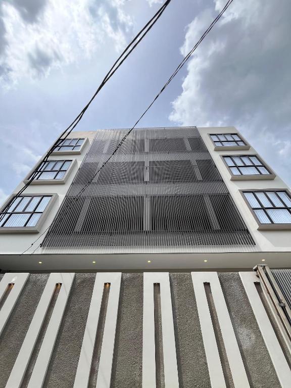 a tall building with a lot of windows at Hotel Cengkareng Inn in Jakarta