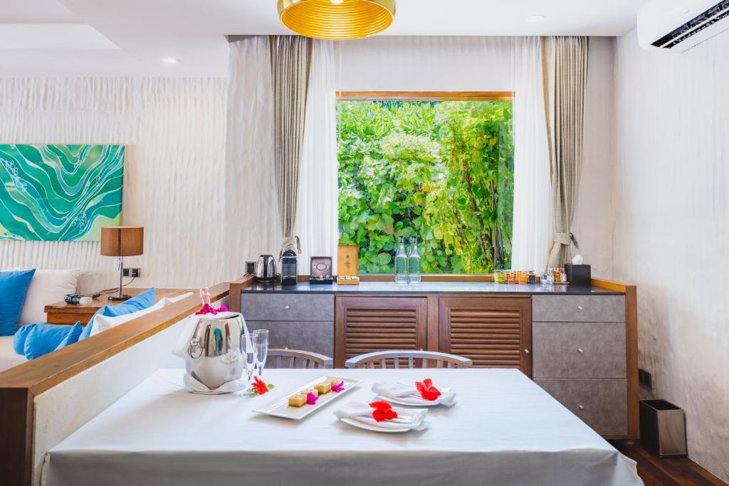 Hideaway Beach Resort & Spa - 9