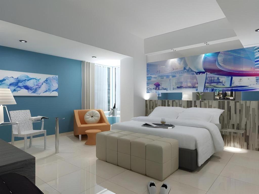 Ένα ή περισσότερα κρεβάτια σε δωμάτιο στο G Suites Hotel By AMITHYA