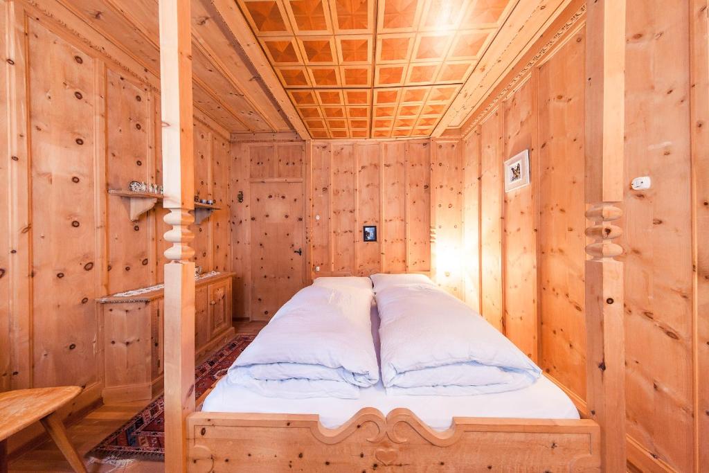 En eller flere senge i et værelse på Das Chalet am Reschensee